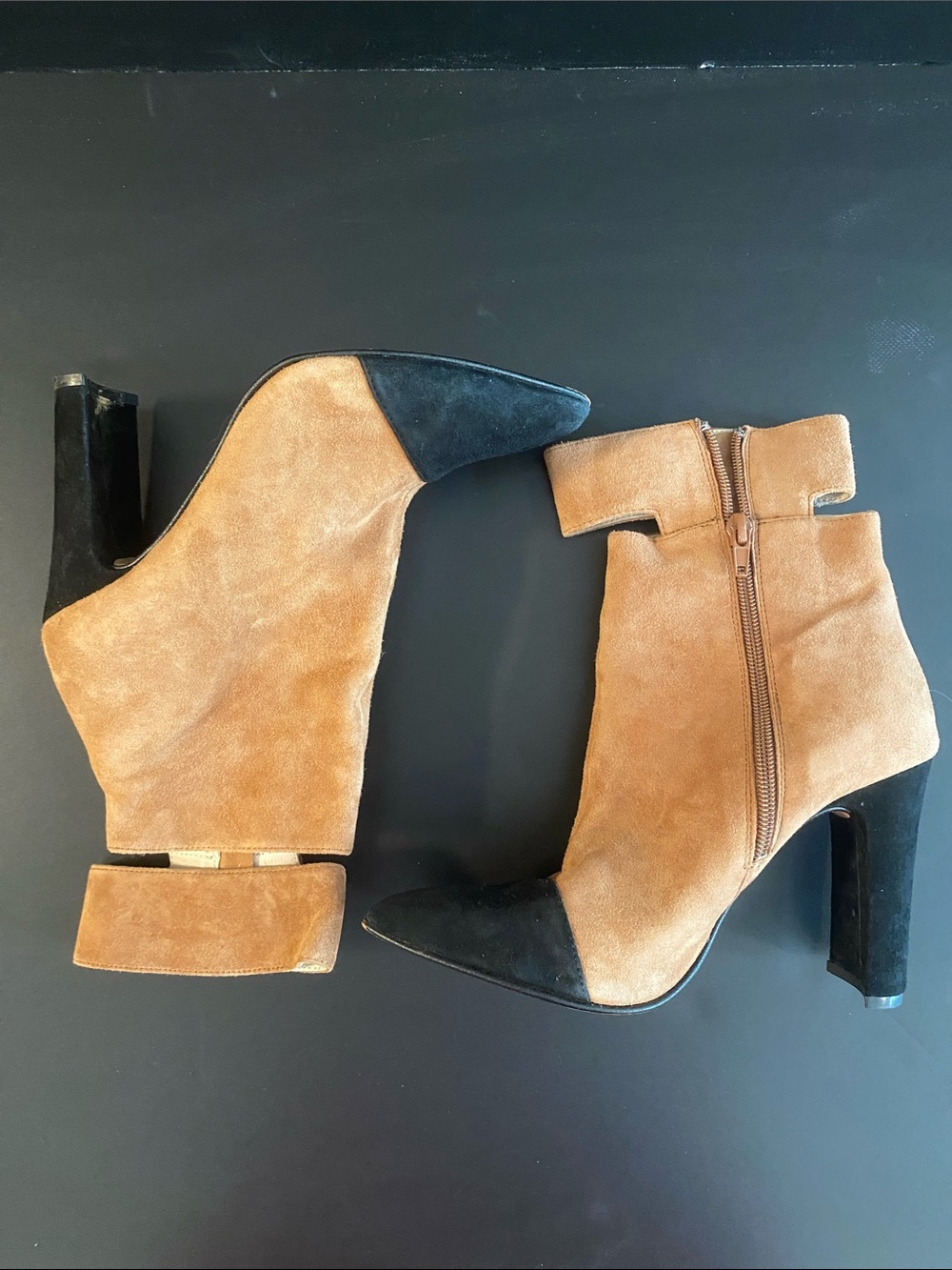 42. Gold Kiki Leather Suede Two Tone Heeled Pointed Toe Boots Tan Black Sz 7.5 - Picture 2 of 12